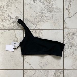 Aritzia • Black Top